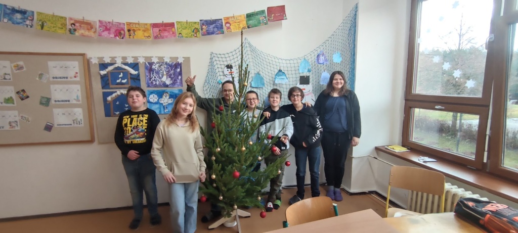 8.12. - Zdobení třídního vánočního stromku a výlet do Třebechovic